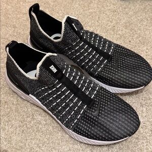 Nike Women’s Phantom Run 2 size 8.5